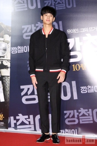 ′깡철이′ VIP 시사회 김수현, 야구점퍼로 편안하게…