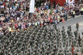 국군의 날 ′시가행진′…시민들과 국군장병들로 발 디딜 틈 없어