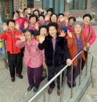 [View&] 같이 먹고 같이 자고… 북적북적하게 사는 것이 좋지