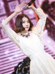 아이유, 리메이크 앨범 들고 5월 컴백