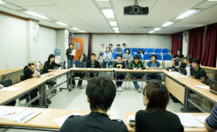 작은 이야기와 독창적 재미 특징