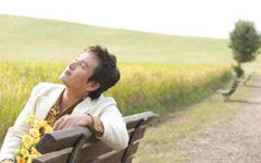 중장년층의 전폭적 지지를…, 연극 민들레 바람 되어