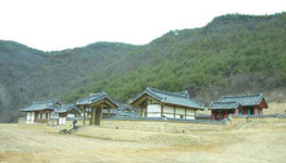 낙동강 상류의 아늑한 강마을