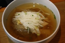 [이야기가 있는 맛집(94)] 막국수 위에 쫄깃한 닭고기 입맛 당기네