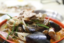 [이야기가 있는 맛집(109)] 항구 경제 바탕 독특한 식당 즐비