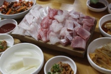 [이야기가 있는 맛집(113)] 밀면·돼지국밥 등 시대가 담긴 맛들