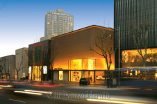 Gangnam streets, COEX Mall showcase latest trends