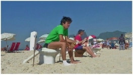 해변에 칸막이 없는 변기?