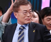文, ‘북한이 우리의 주적이냐’는 질문에 결국…