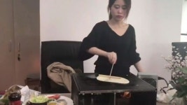 회사 컴퓨터에 삽겹살 굽는 여직원...“배고파서”