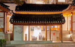 Bukchon emerges as new shopping hot spot in Seoul for global tourists