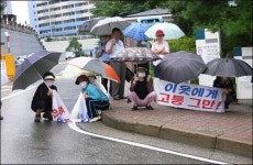 시끄러운 애들, 내 집앞 못 지나가!