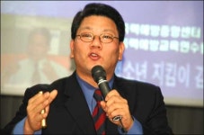 나 때리지마! 너 지켜줄께! 우리 모두는 소중하잖아!