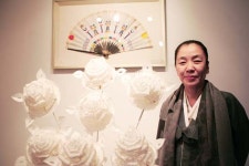 꽃잎장이로 변신한 이해경 만신에 인사동 들썩