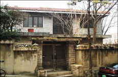 버려진 그 집의 주인은 아직도 미당 서정주