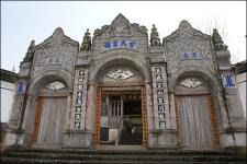 화산지대에 활짝 꽃핀 보석 마을