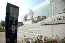 3·15아트센터에 김주열 열사가 없다