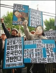 삼성특검 반대단체 회원들, 제기동 성당 앞에서 기습시위