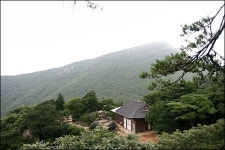 해를 묶어 놓고 하루 만에 만들었다는 마애불
