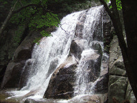 환호성의 절정, 폭포 앞에서 여름을 벗다