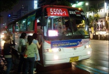 급행버스 역시 빠르네, 그런데 어디 서지?