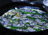 제철 만난 바다 향 가득한 굴 요리