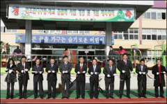 인조잔디 운동장 느는데...유해성 논란에 불안