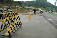 관광객 대폭 증가한 봉하마을, 방문객들 힘내세요