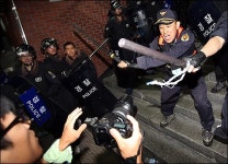 장봉 휘두른 경찰간부 사진 왜 사라졌지?