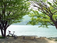 그늘과 강바람이 싱그러운 북한강변길
