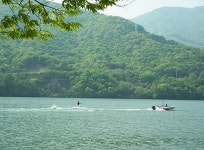 그늘과 강바람이 싱그러운 북한강변길