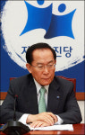 뒷골목 패거리 뇌 없는 공룡 걸인 정치