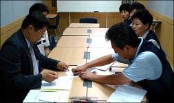 청소노동자 정년 65세 합의에도 불안한 이유