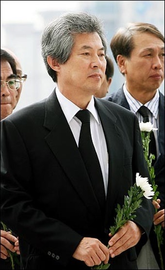 김기남 비서, 북 조문단 대표로 분향... 시민들 