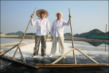 소금창고 옆 화장실용 슬리퍼도 따로 있어요