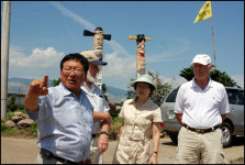 한국정부는 왜 지금, 왜 강정마을인지 설명해야