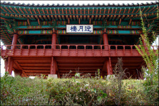 오를 수도 없는 계단을 왜 만들었을까?