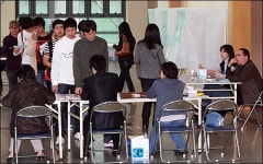 수원 장안 투표 시작... 결과는 뚜껑 열어봐야 안다