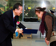 연지곤지 찍고... 가마멀미가 얼마나 나던지