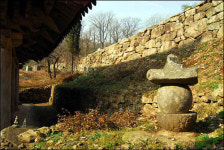 바람은커녕 소리도 들을 수 없는 산사