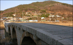 태백산맥 무대는 마을 전체, 만약 헌집 부순다면...