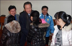 정몽준, 새터민 하소연에 취직 시켜줘라