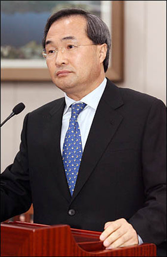 '비웃음' 자초한 김대식 민주평통 사무처장