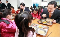 학교밥은 공짜밥, 친구랑 먹어서 좋아요