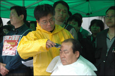 대림자동차 본관 옥상 점거농성, 해결 안 되면 끝장 투쟁