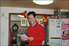 청년들이 토요일마다 노인정에 몰리는 까닭