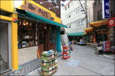 진보도 보수도 모두 오세요, 부산 보수동 책방골목