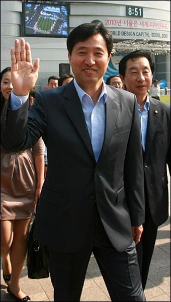 오세훈 포위한 야, '과소비'를 매우 쳐라