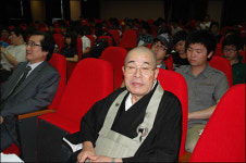 한국 대학생 앞에 선 일본 대림사 주지 일본 죄업 깊이 느껴