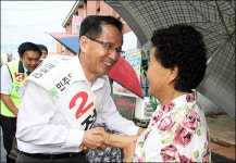 이시종 그림자와 맞서 싸우는 MB 오른팔 윤진식